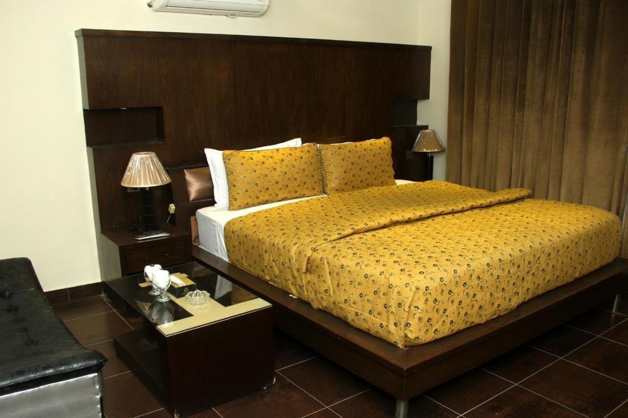 Bling Hotel International Мултан Экстерьер фото