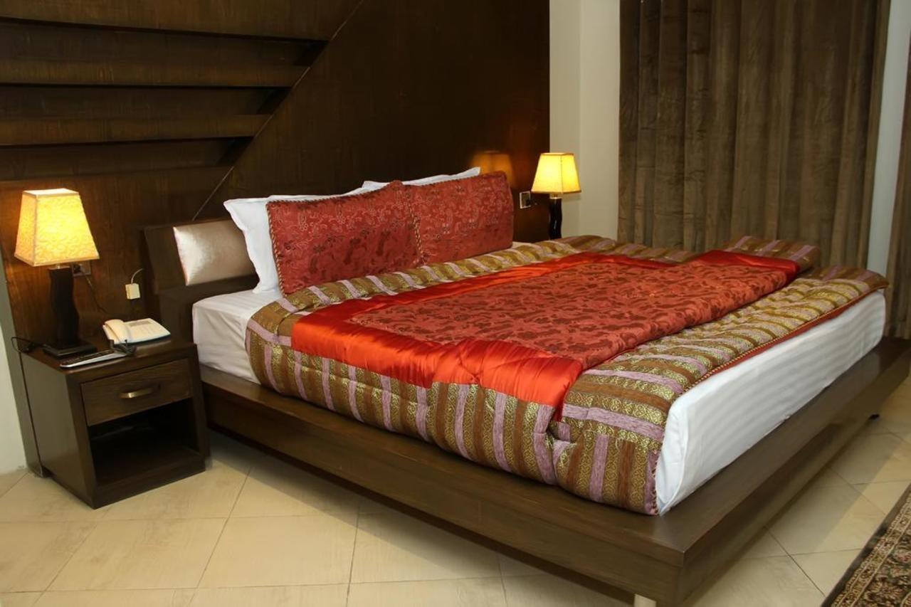 Bling Hotel International Мултан Экстерьер фото
