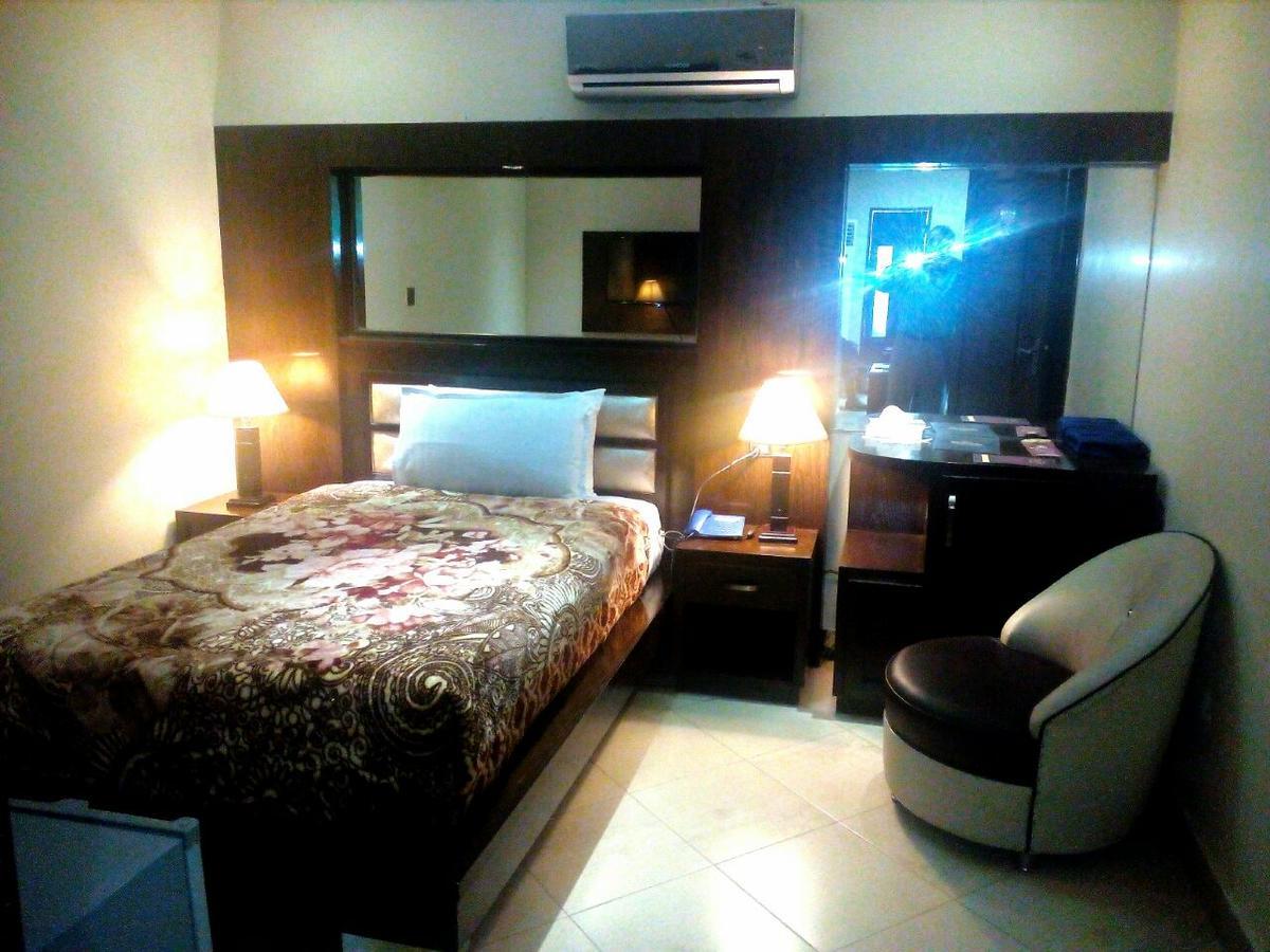 Bling Hotel International Мултан Экстерьер фото