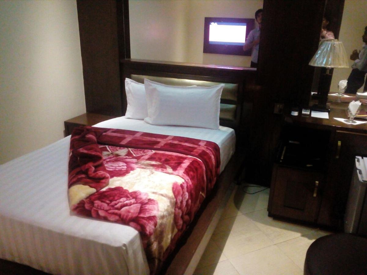 Bling Hotel International Мултан Экстерьер фото
