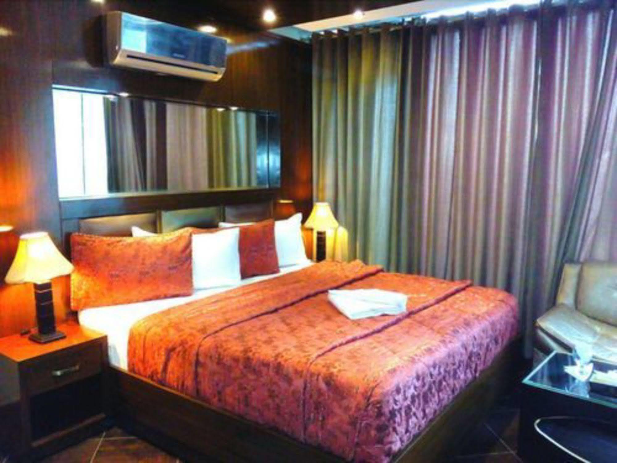 Bling Hotel International Мултан Экстерьер фото
