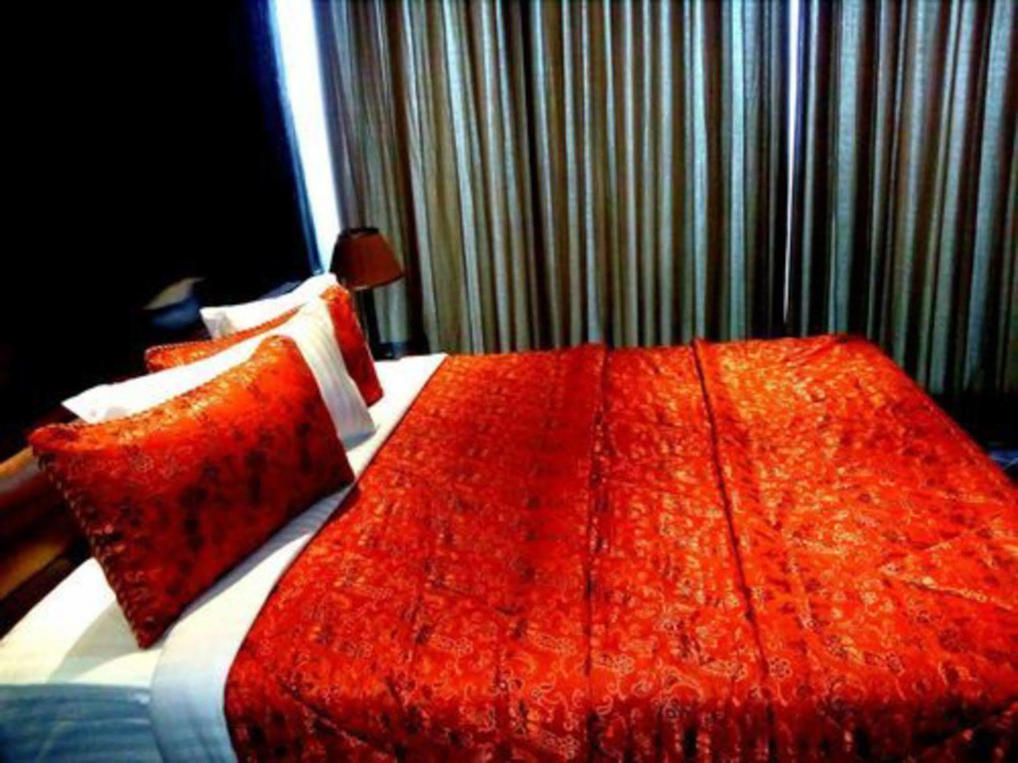 Bling Hotel International Мултан Экстерьер фото