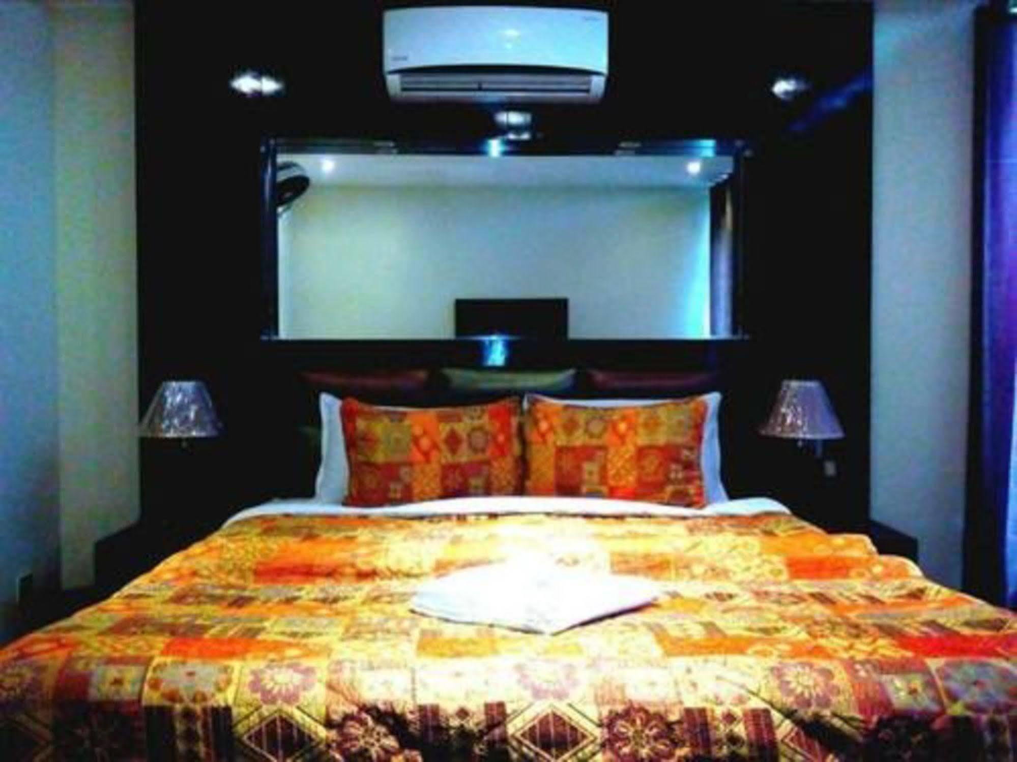 Bling Hotel International Мултан Экстерьер фото