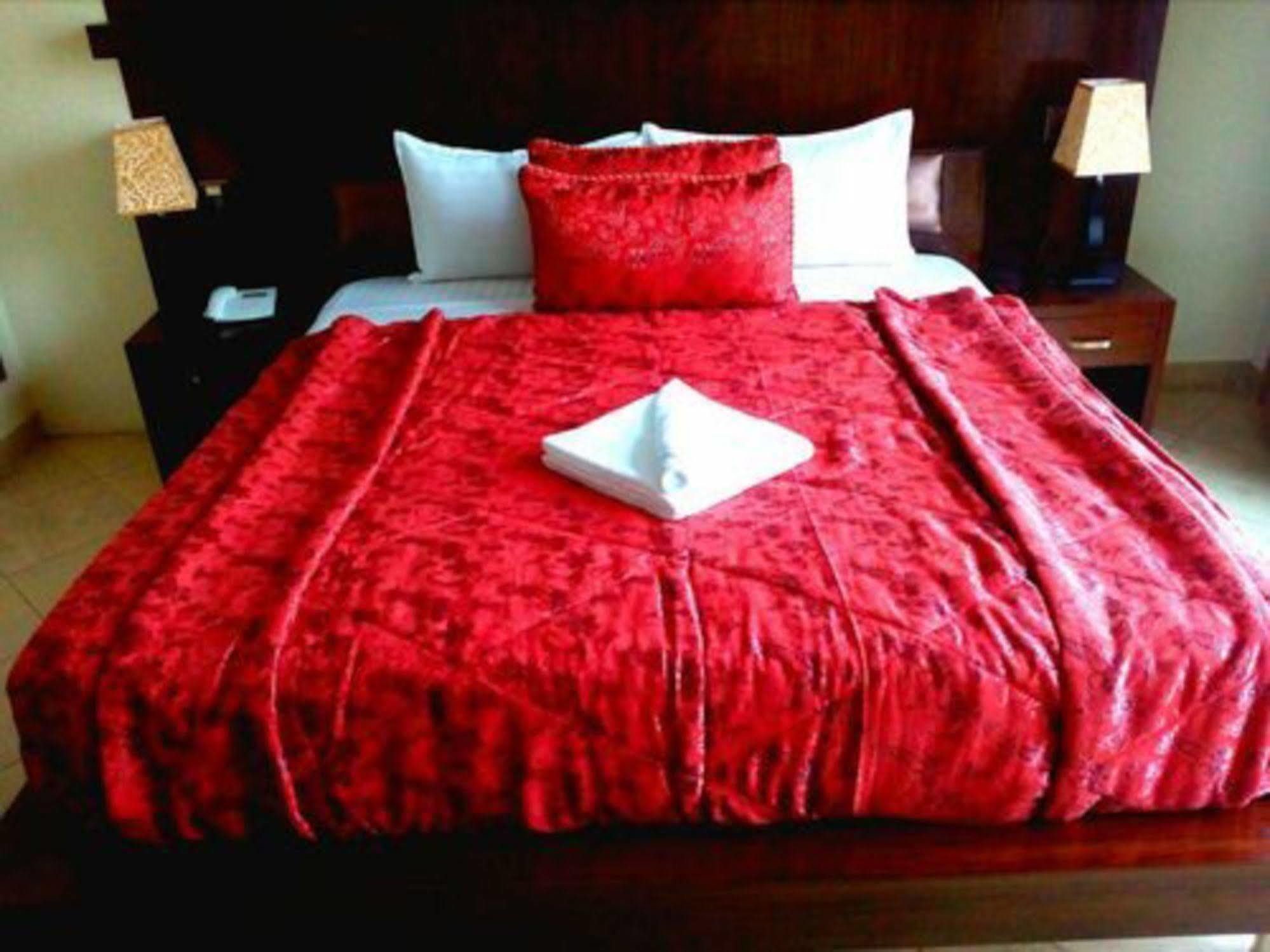 Bling Hotel International Мултан Экстерьер фото